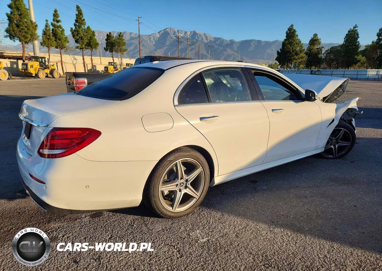 2018 Mercedes-Benz E 300 VIN:WDDZF4JB2JA311038 - 3