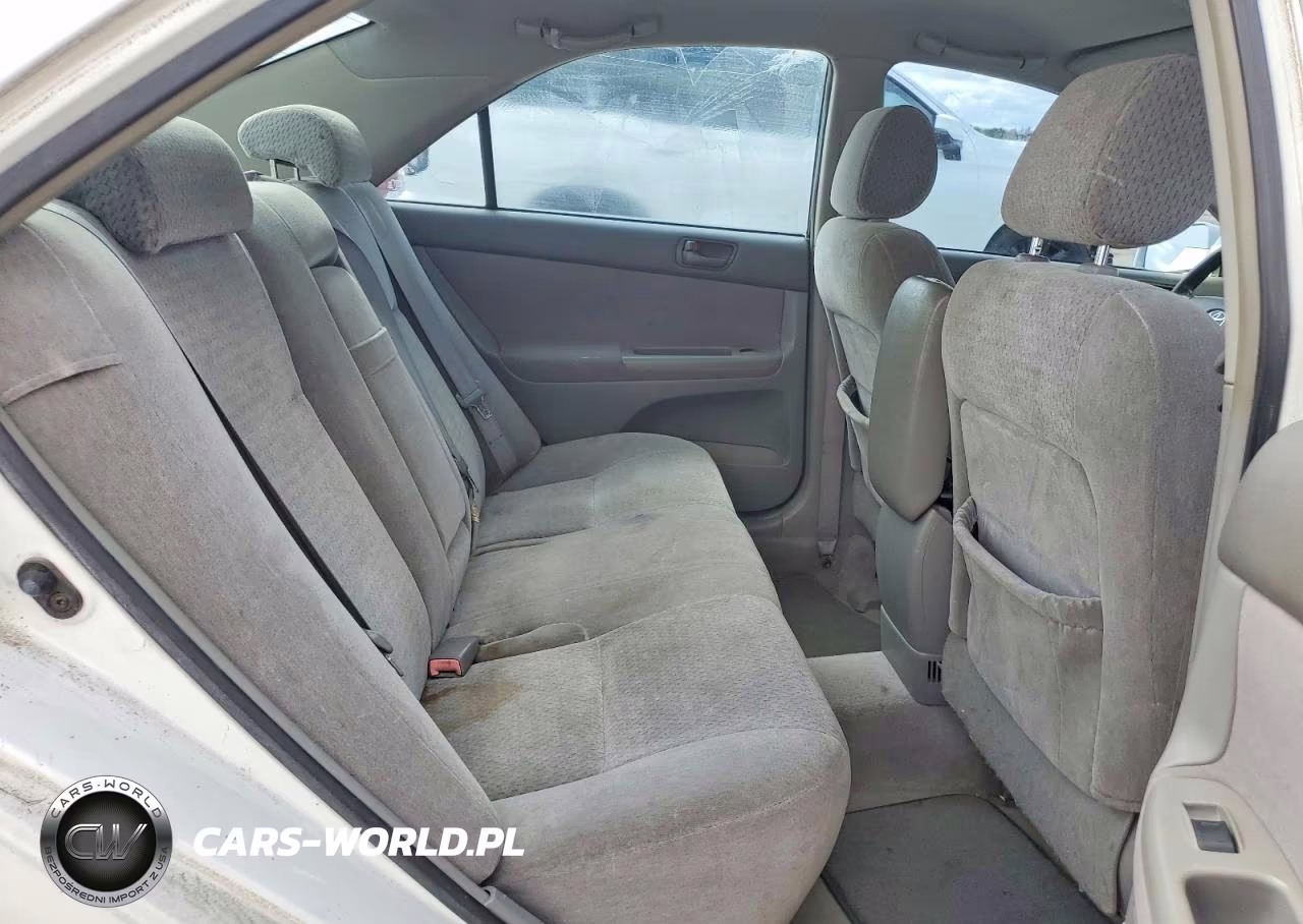 2004 Toyota Camry Le VIN:JTDBE32K540262774 - 10