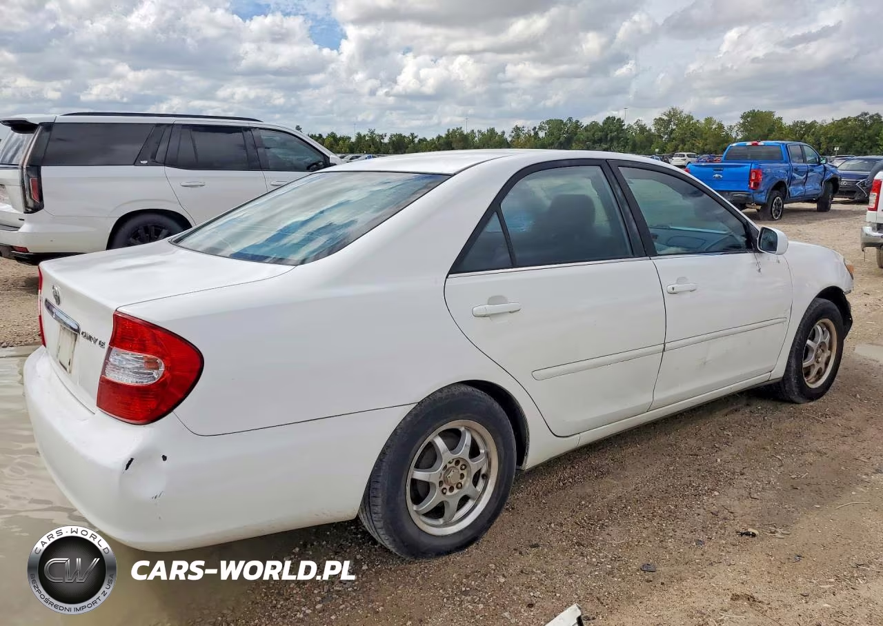 2004 Toyota Camry Le VIN:JTDBE32K540262774 - 3