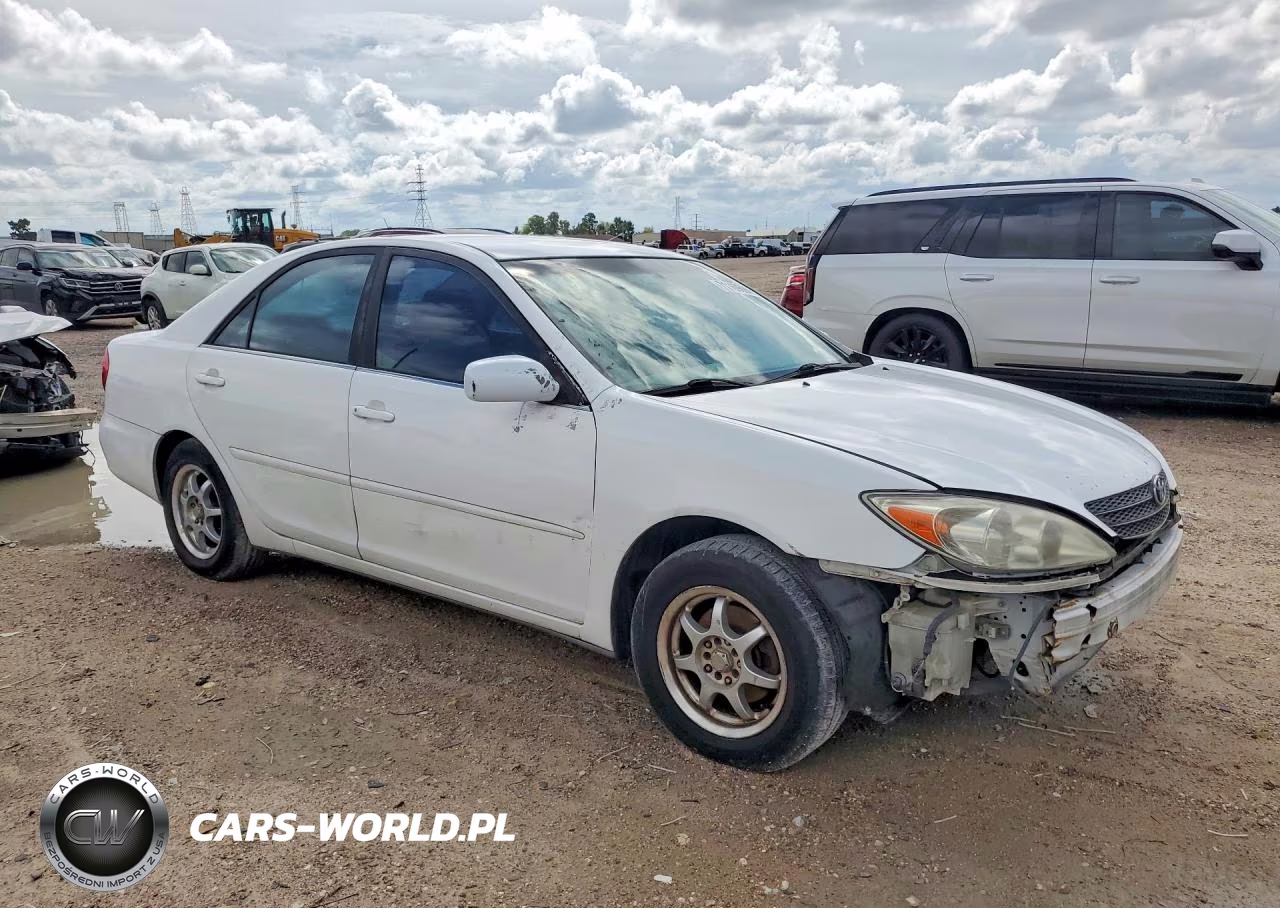 2004 Toyota Camry Le VIN:JTDBE32K540262774 - 4