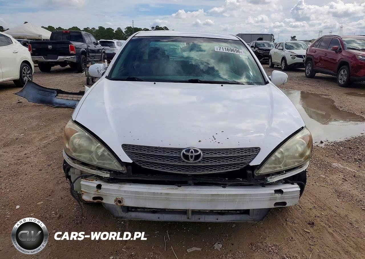 2004 Toyota Camry Le VIN:JTDBE32K540262774 - 5