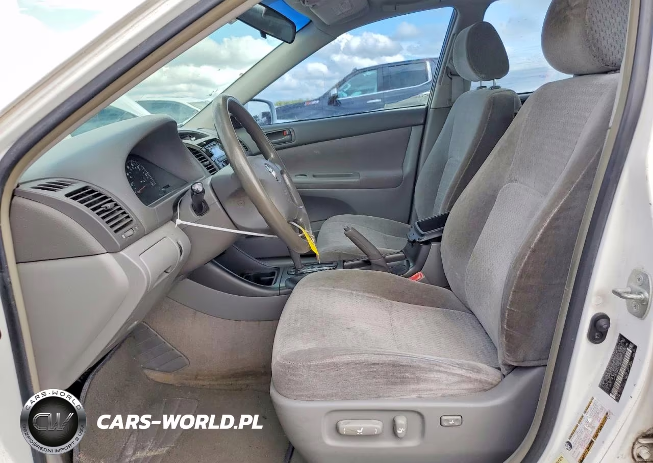 2004 Toyota Camry Le VIN:JTDBE32K540262774 - 7