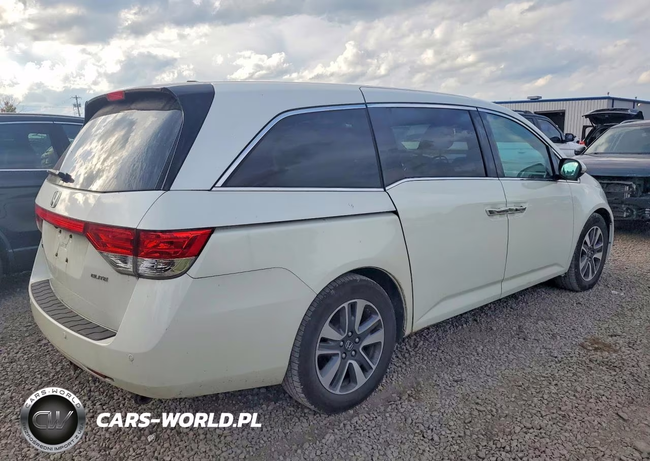 2014 Honda Odyssey Touring VIN:5FNRL5H94EB047328 - 3