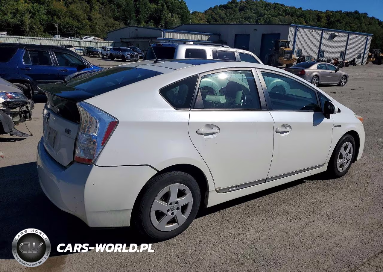 2011 Toyota Prius Four VIN:JTDKN3DU9B0319909 - 3