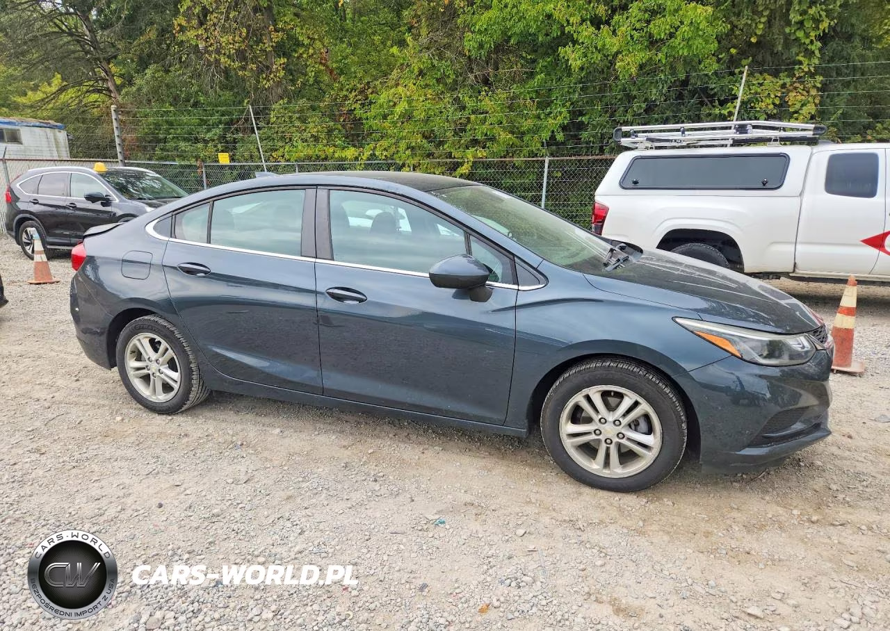 2017 Chevrolet Cruze Lt VIN:1G1BE5SM5H7269047 - 4