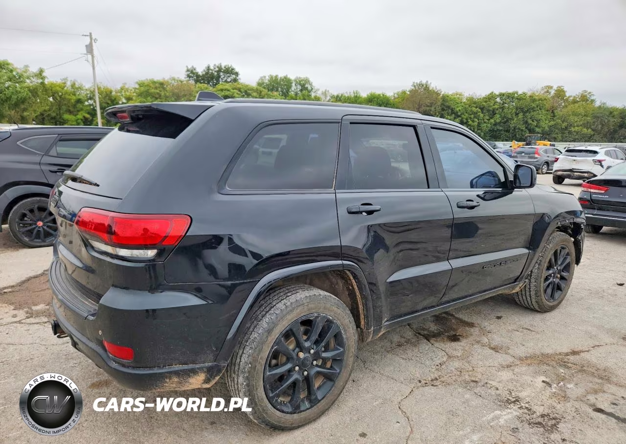 2019 Jeep Grand Cherokee Laredo VIN:1C4RJFAGXKC778083 - 3