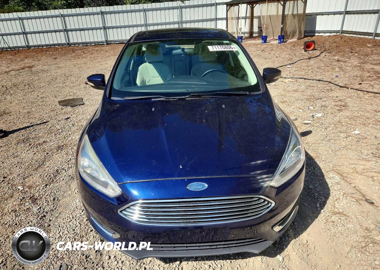 2017 Ford Focus Titanium VIN:1FADP3N23HL279579 - 5