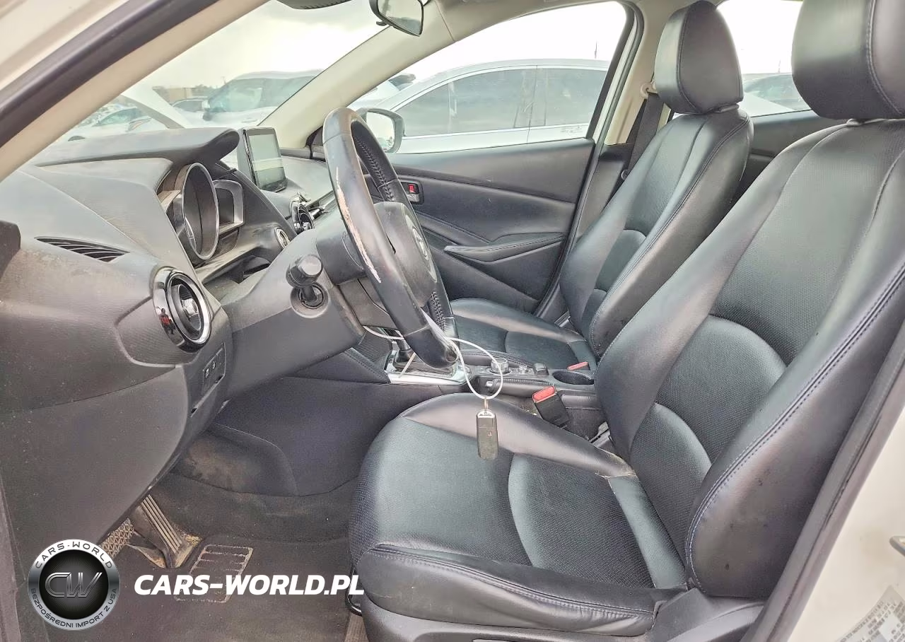2019 Toyota Yaris Xle VIN:3MYDLBYVXKY502402 - 7