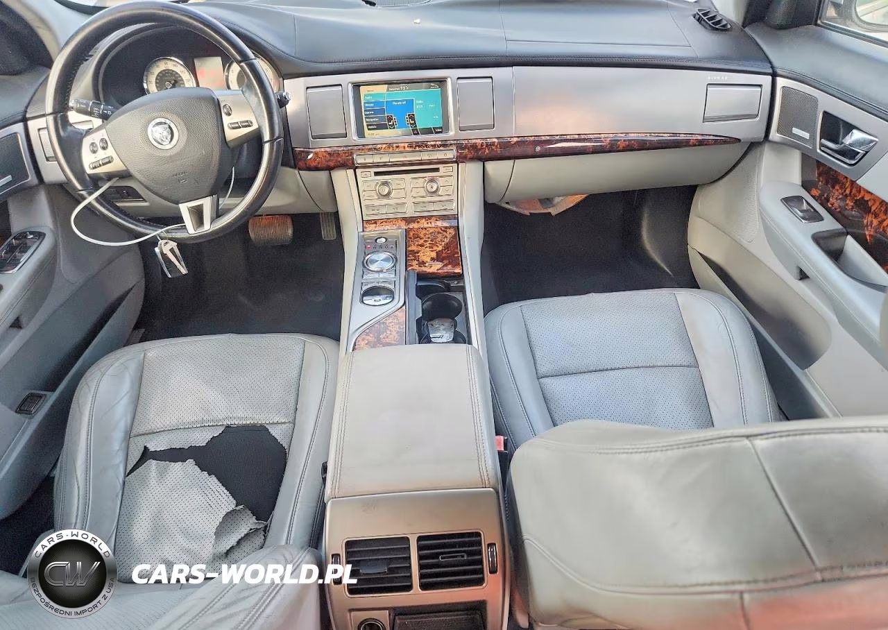 2010 Jaguar Xf Premium VIN:SAJWA0GB2ALR74840 - 8