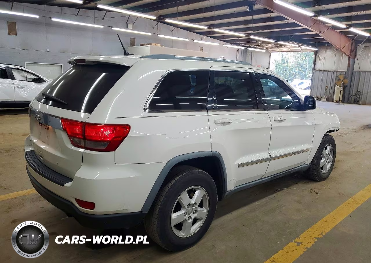2011 Jeep Grand Cherokee Laredo VIN:1J4RS4GG0BC573410 - 3