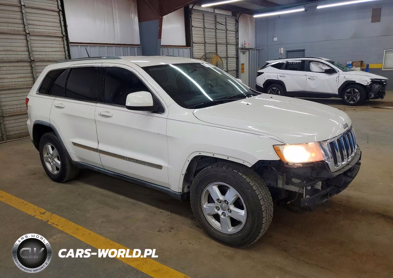2011 Jeep Grand Cherokee Laredo VIN:1J4RS4GG0BC573410 - 4