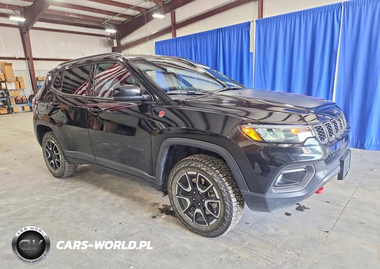 2025 Jeep Compass Trailhawk VIN:3C4NJDDN4ST615740 - 4
