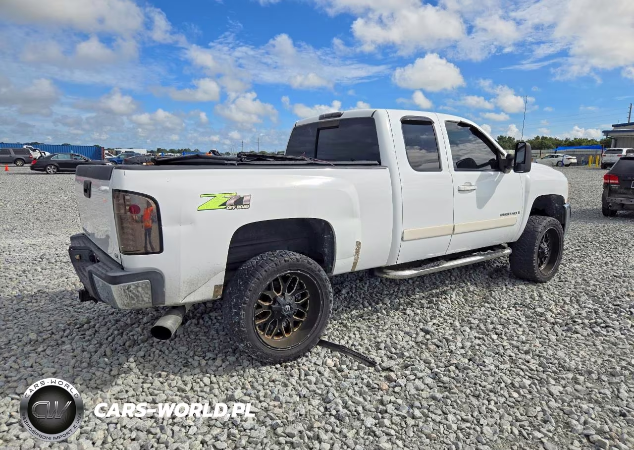 2007 Chevrolet Silverado K2500 Heavy Duty VIN:1GCHK29677E521312 - 3