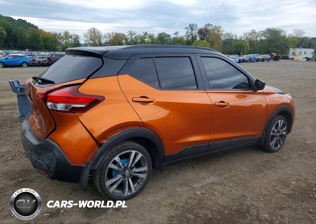 2018 Nissan Kicks S VIN:3N1CP5CU2JL508465 - 3