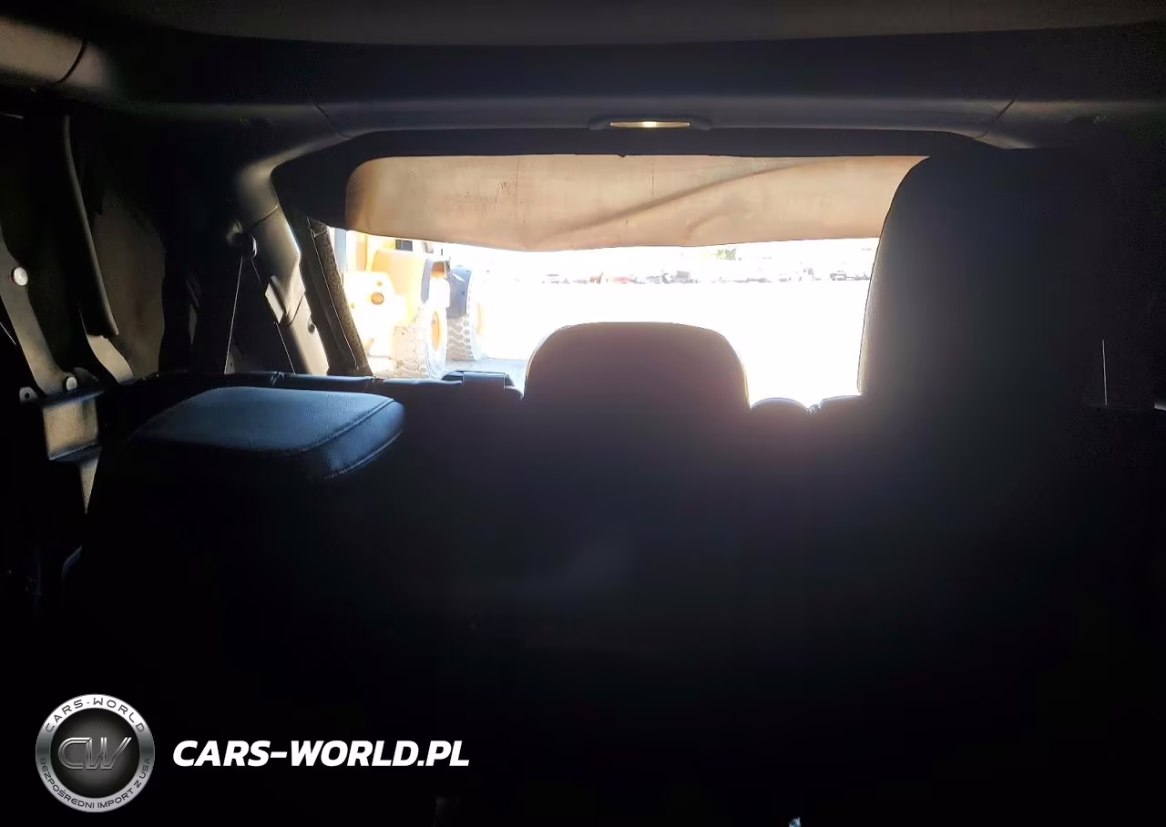 2018 Jeep Wrangler Unlimited Sahara VIN:1C4HJXENXJW308319 - 10