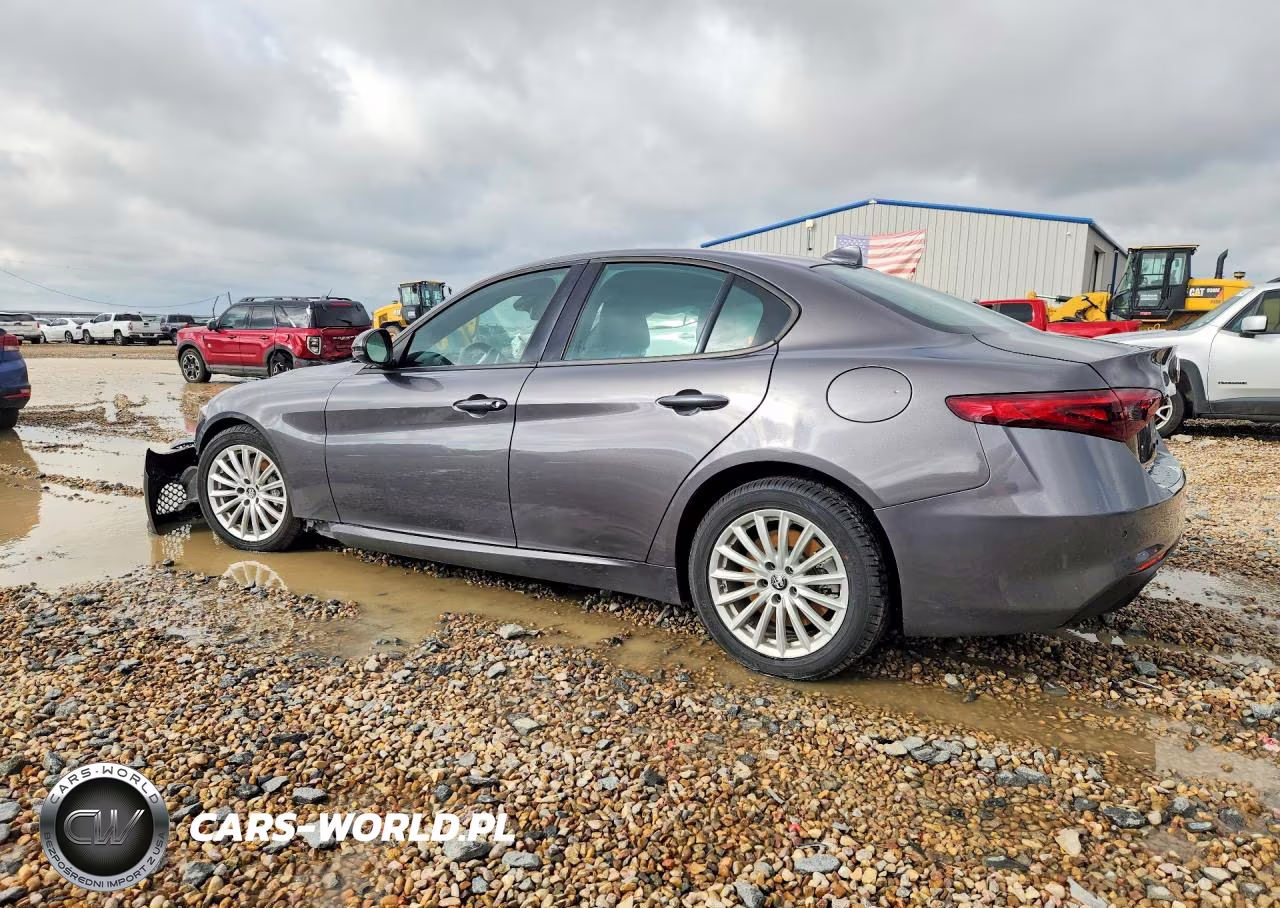 2022 Alfa Romeo Giulia VIN:ZARFAMAN4N7657736 - 2