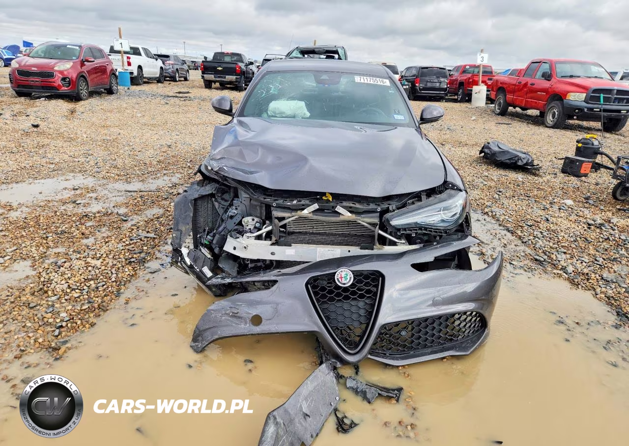 2022 Alfa Romeo Giulia VIN:ZARFAMAN4N7657736 - 5