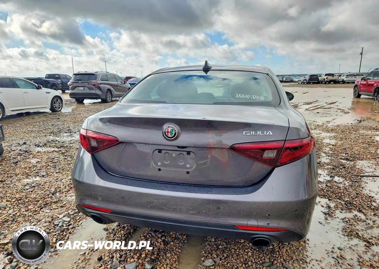 2022 Alfa Romeo Giulia VIN:ZARFAMAN4N7657736 - 6