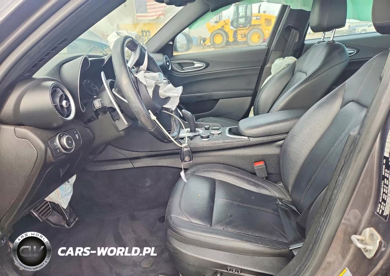 2022 Alfa Romeo Giulia VIN:ZARFAMAN4N7657736 - 7
