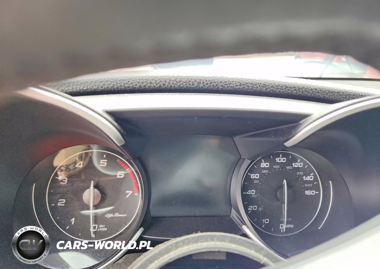 2022 Alfa Romeo Giulia VIN:ZARFAMAN4N7657736 - 9