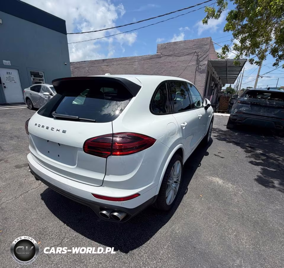 2017 Porsche Cayenne Se Hybrid Platinum VIN:WP1AE2A26HLA70970 - 4
