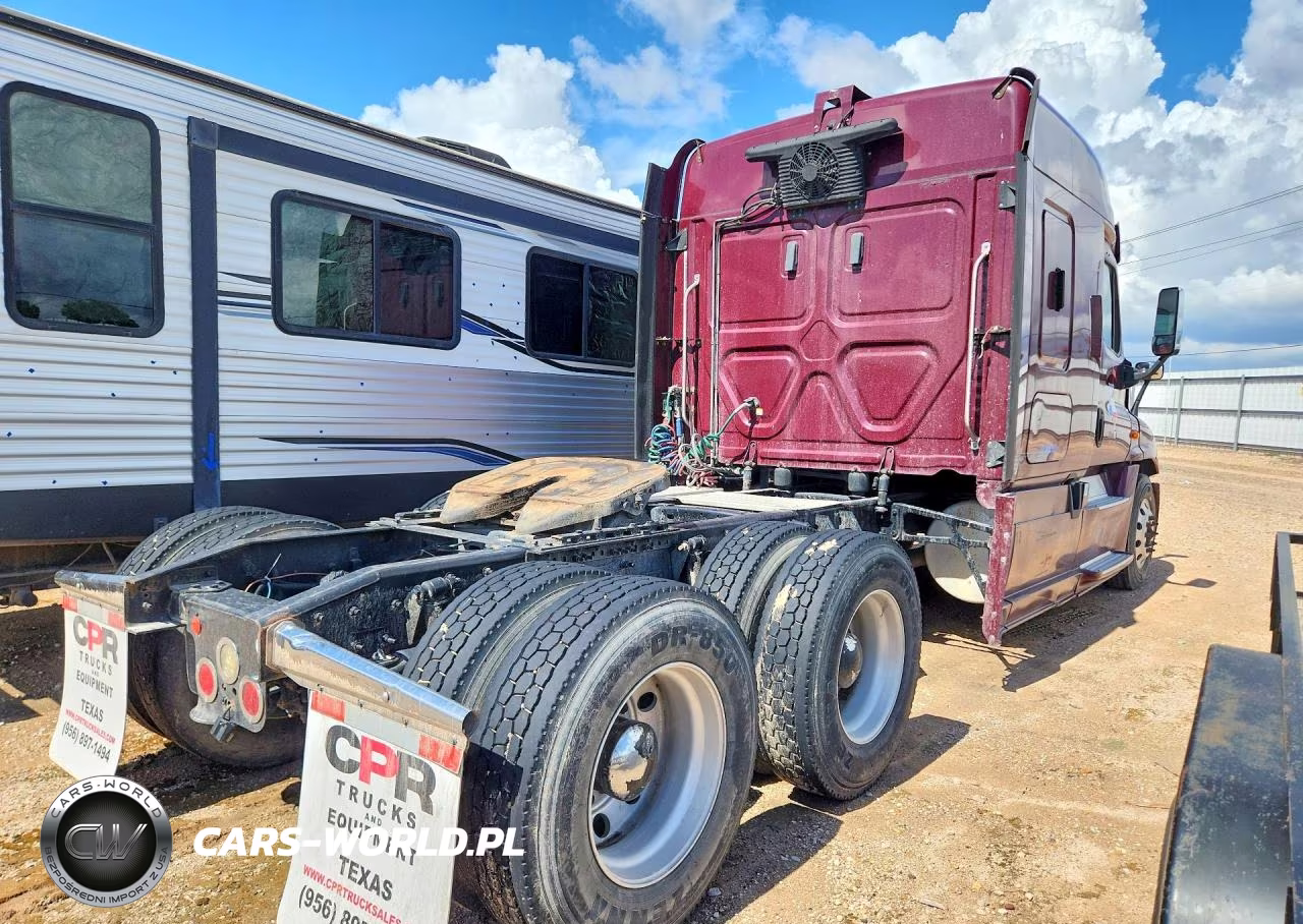 2018 Freightliner Cascadia 125 Semi Truck VIN:3AKJGLDV1JSJK1320 - 3