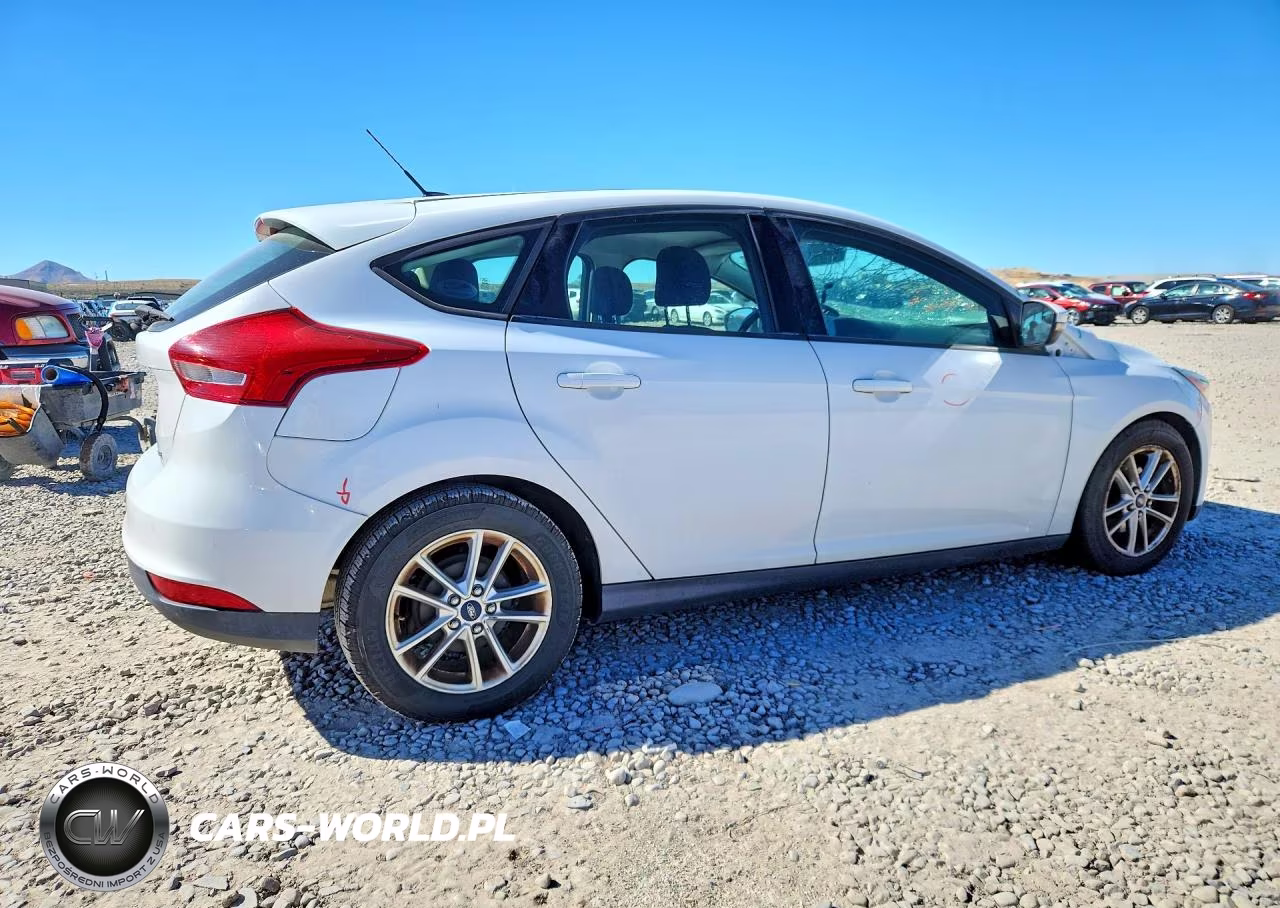 2016 Ford Focus Se VIN:1FADP3K20GL227488 - 3