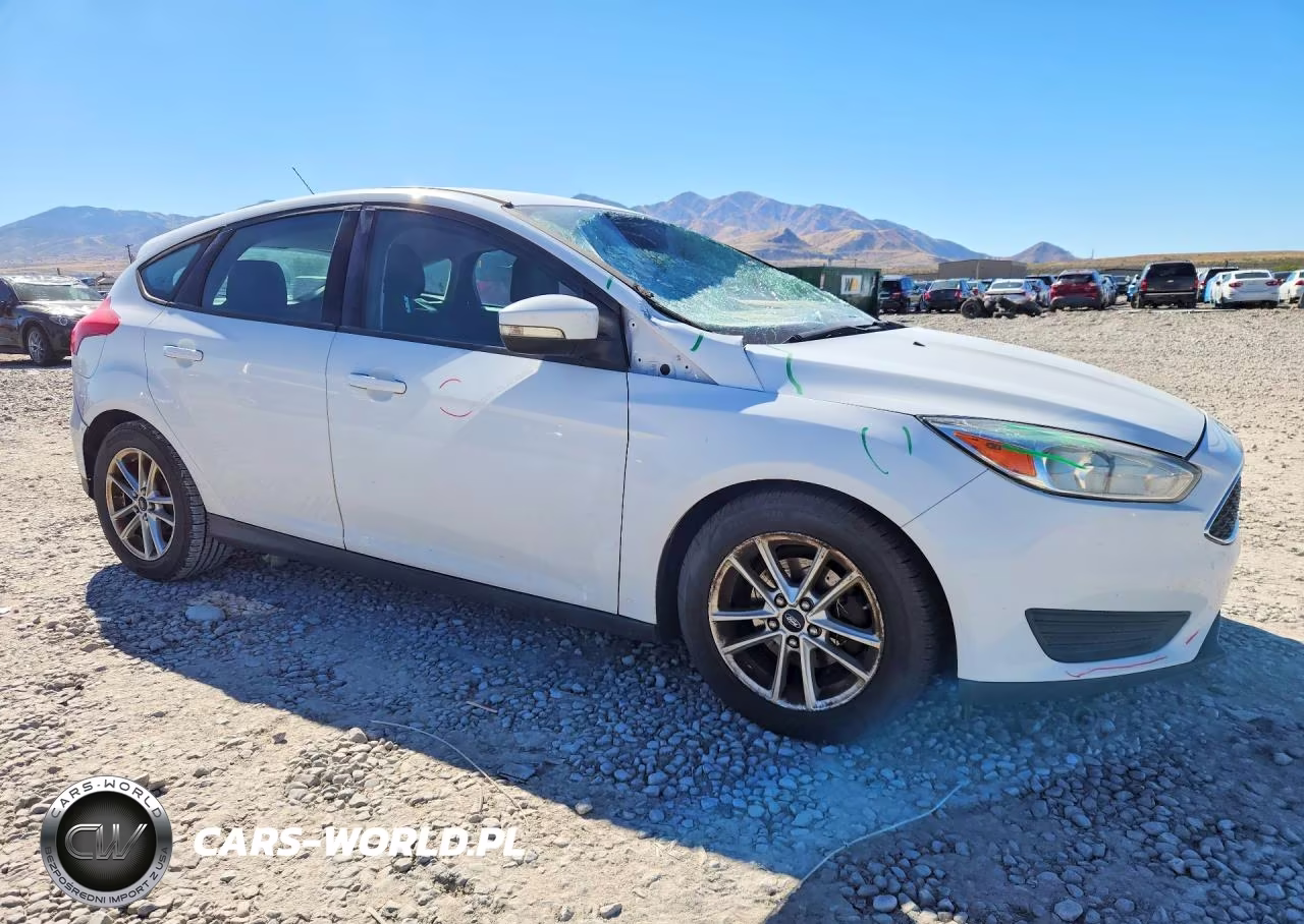 2016 Ford Focus Se VIN:1FADP3K20GL227488 - 4