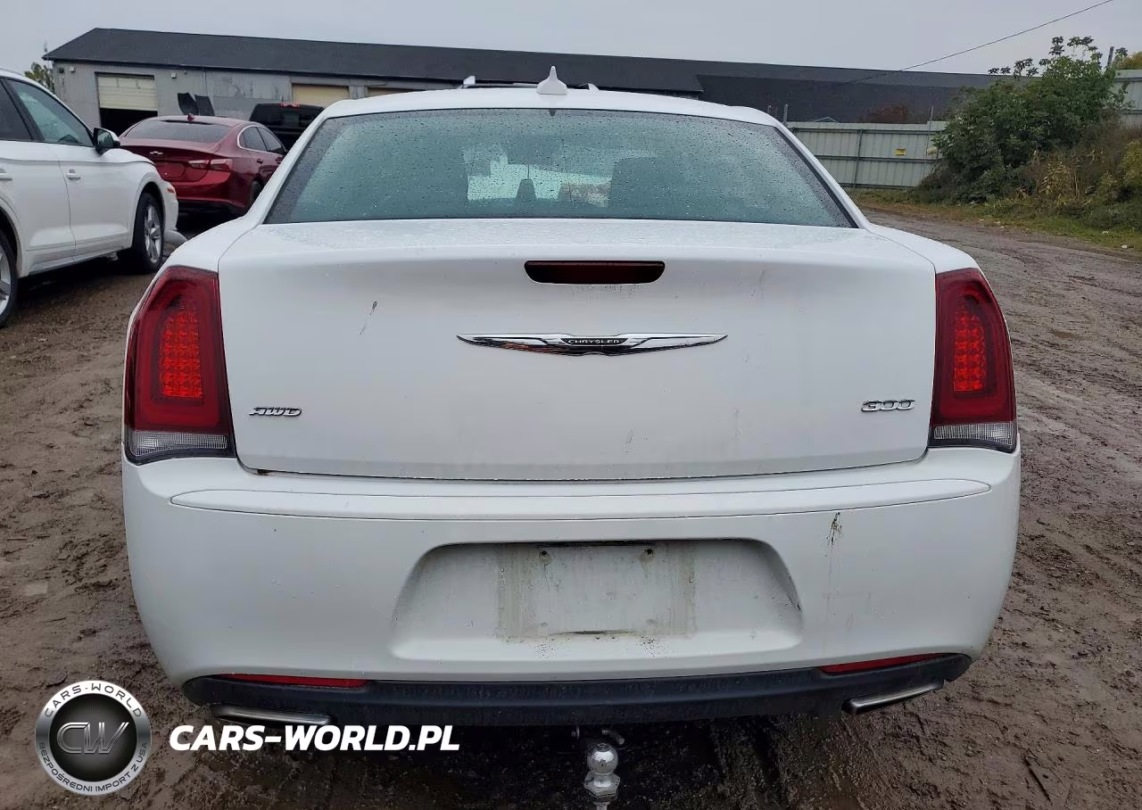 2018 Chrysler 300 Touring VIN:2C3CCARG3JH208398 - 6
