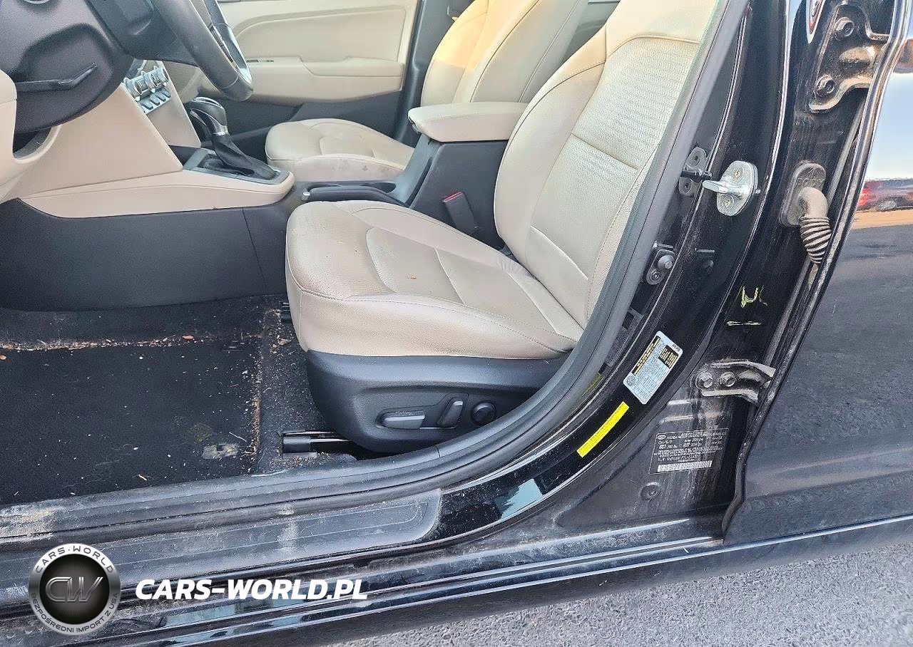 2020 Hyundai Elantra Limited VIN:5NPD84LF7LH554211 - 12