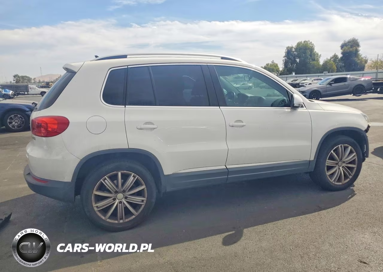 2012 Volkswagen Tiguan S VIN:WVGAV7AX9CW530684 - 3