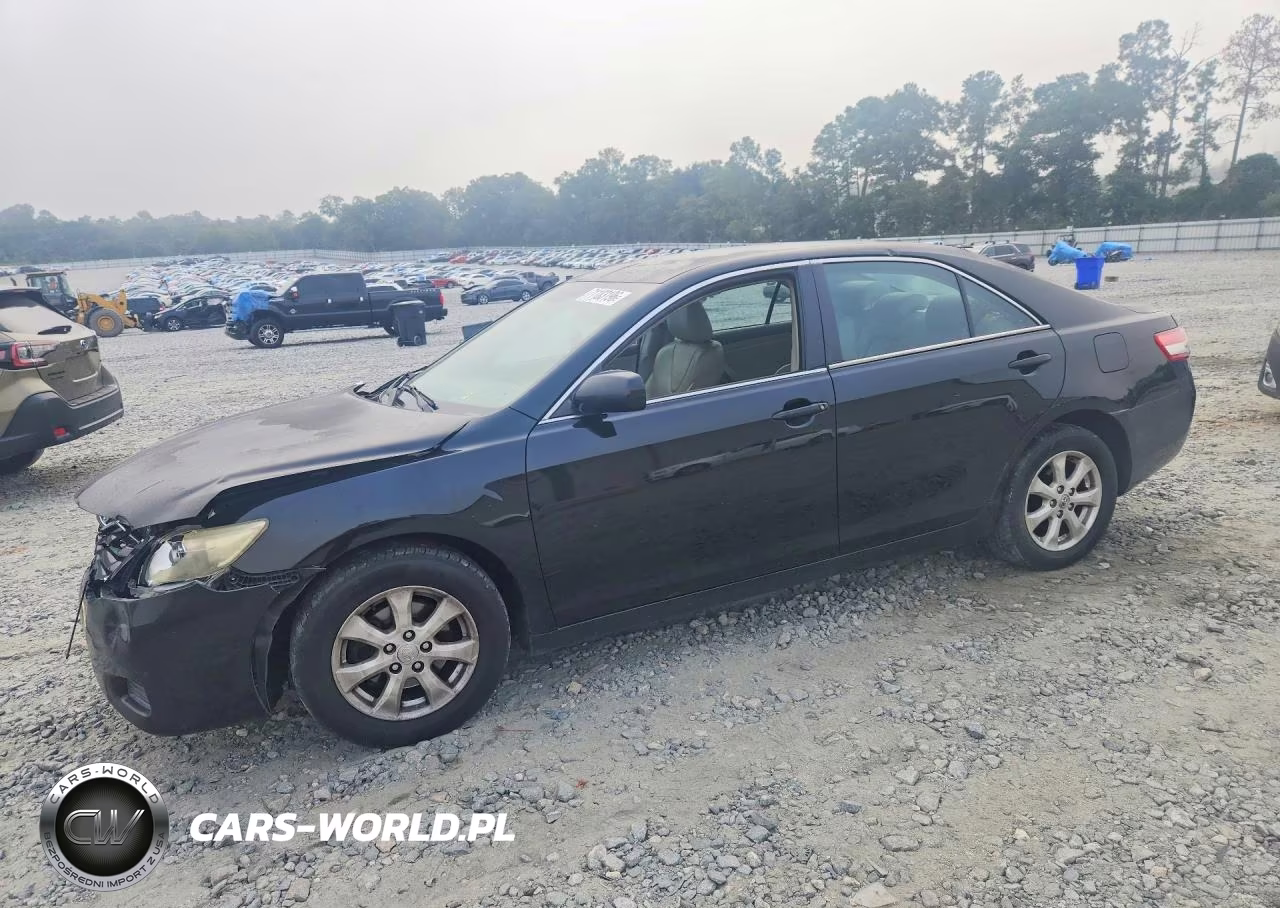 2011 Toyota Camry Le – zdjęcie 1 z 12