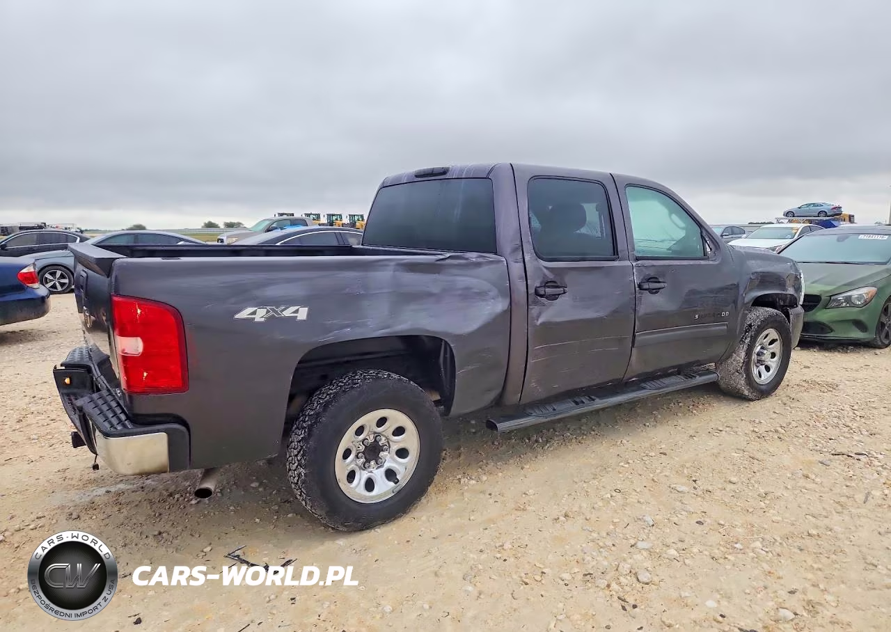 2010 Chevrolet Silverado K1500 Ls VIN:3GCRKREA4AG107637 - 3