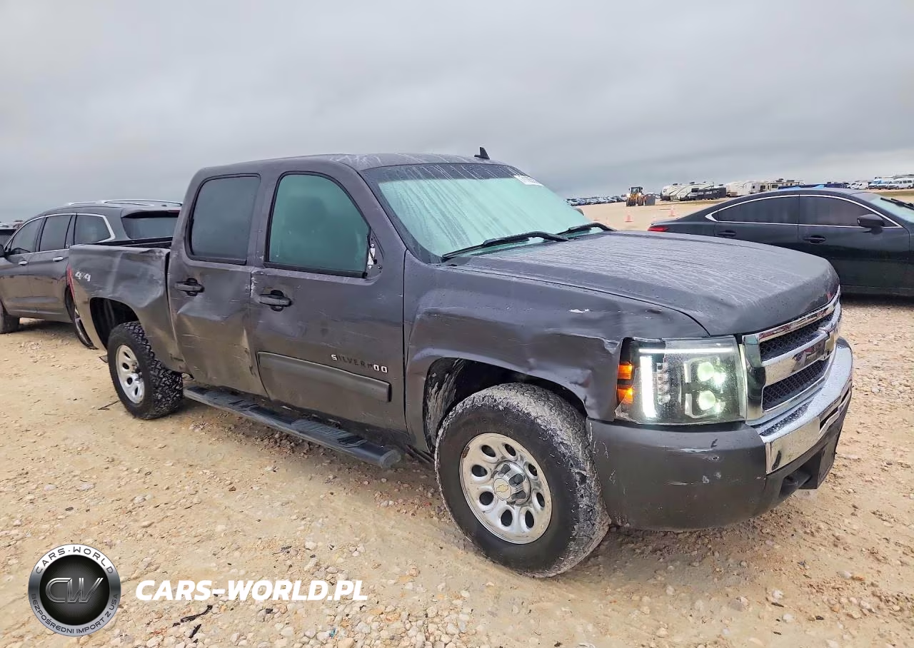 2010 Chevrolet Silverado K1500 Ls VIN:3GCRKREA4AG107637 - 4