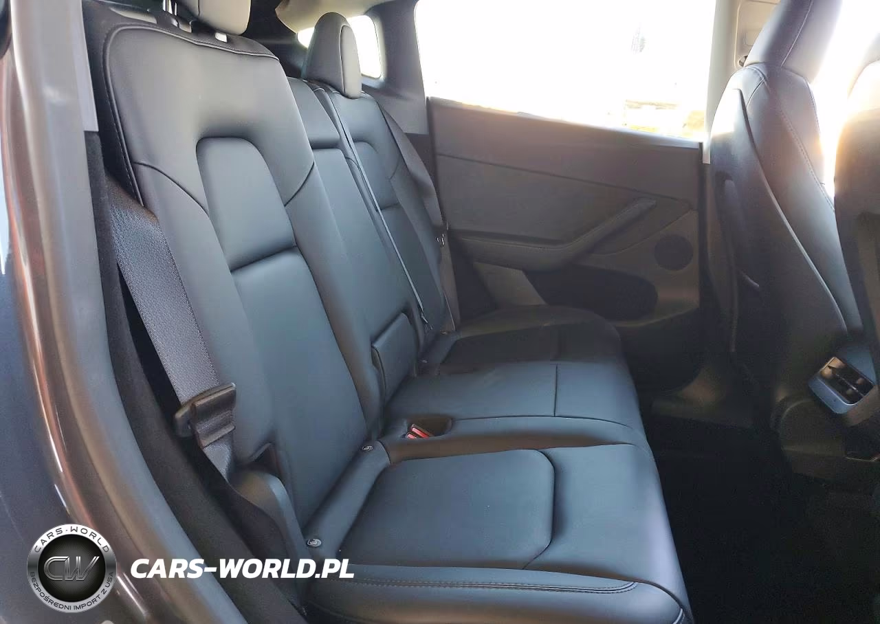2023 Tesla Model Y VIN:7SAYGDEE1PF879470 - 10
