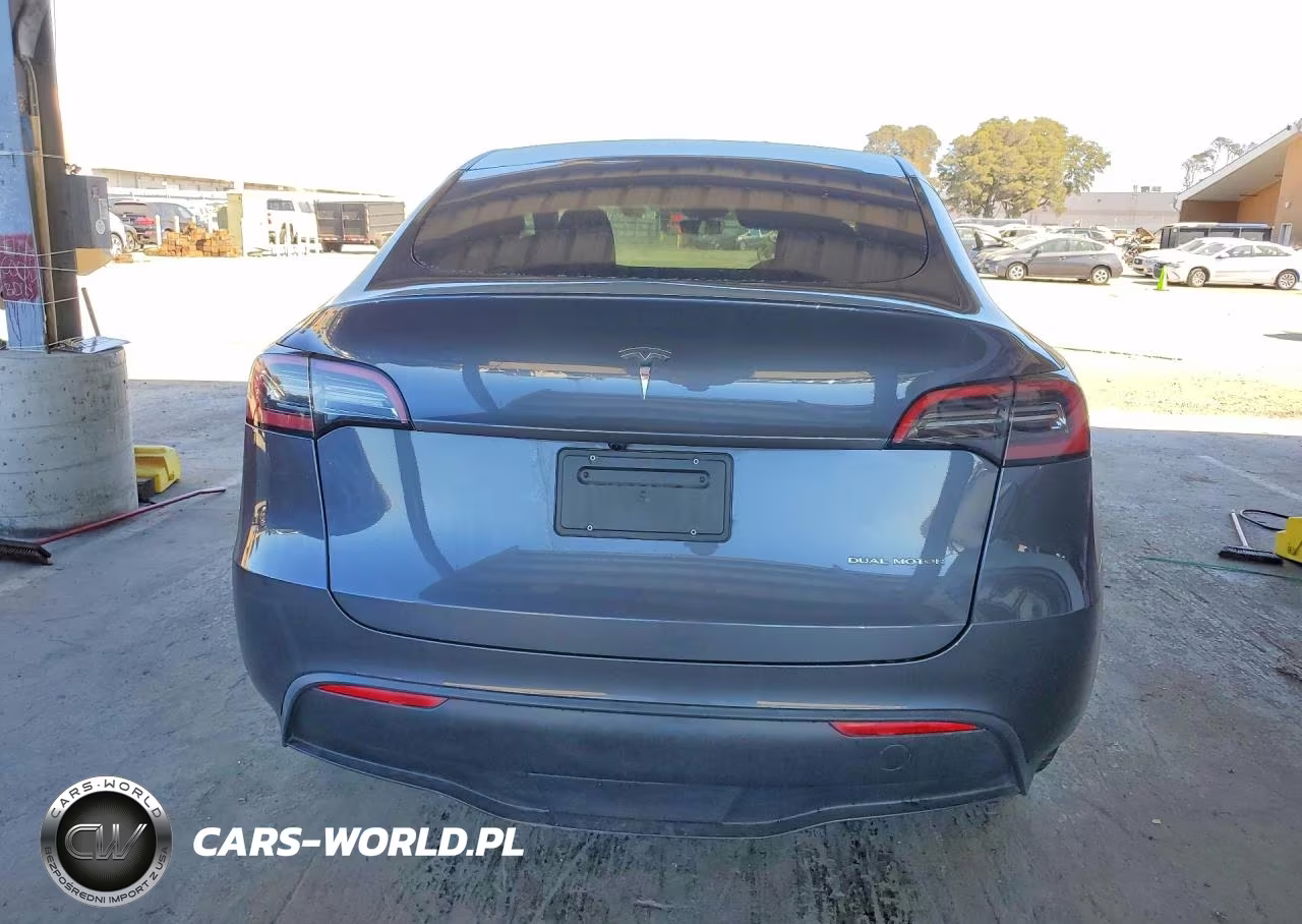 2023 Tesla Model Y VIN:7SAYGDEE1PF879470 - 6