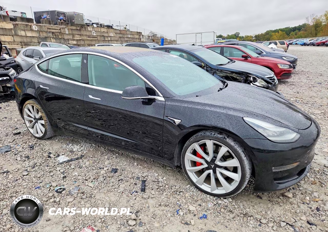 2018 Tesla Model 3 VIN:5YJ3E1EB4JF082509 - 4