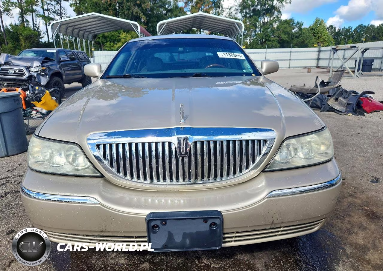 2010 Lincoln Town Car Signature Limited VIN:2LNBL8CV0AX604054 - 5