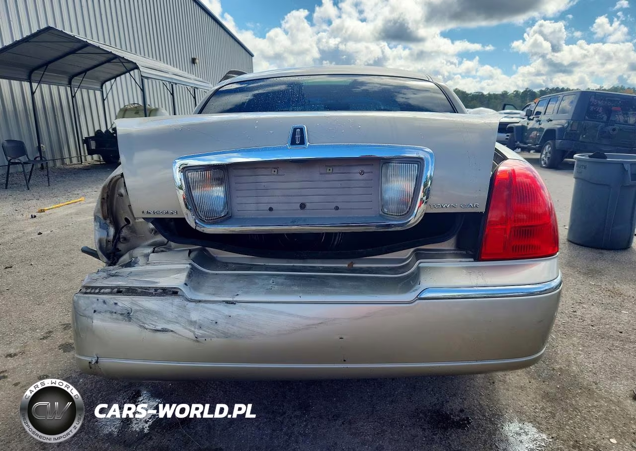 2010 Lincoln Town Car Signature Limited VIN:2LNBL8CV0AX604054 - 6