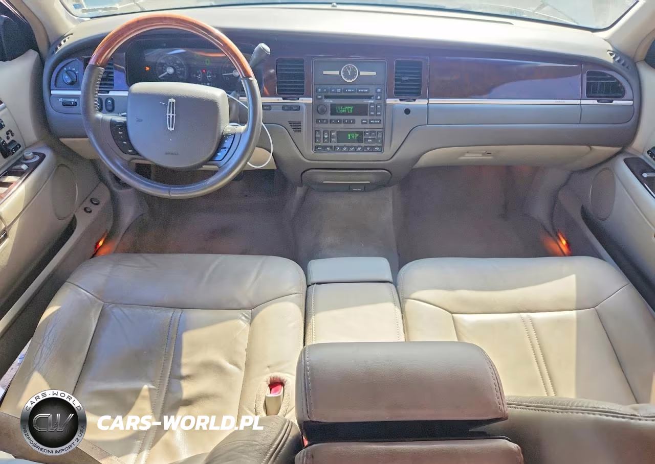 2010 Lincoln Town Car Signature Limited VIN:2LNBL8CV0AX604054 - 8