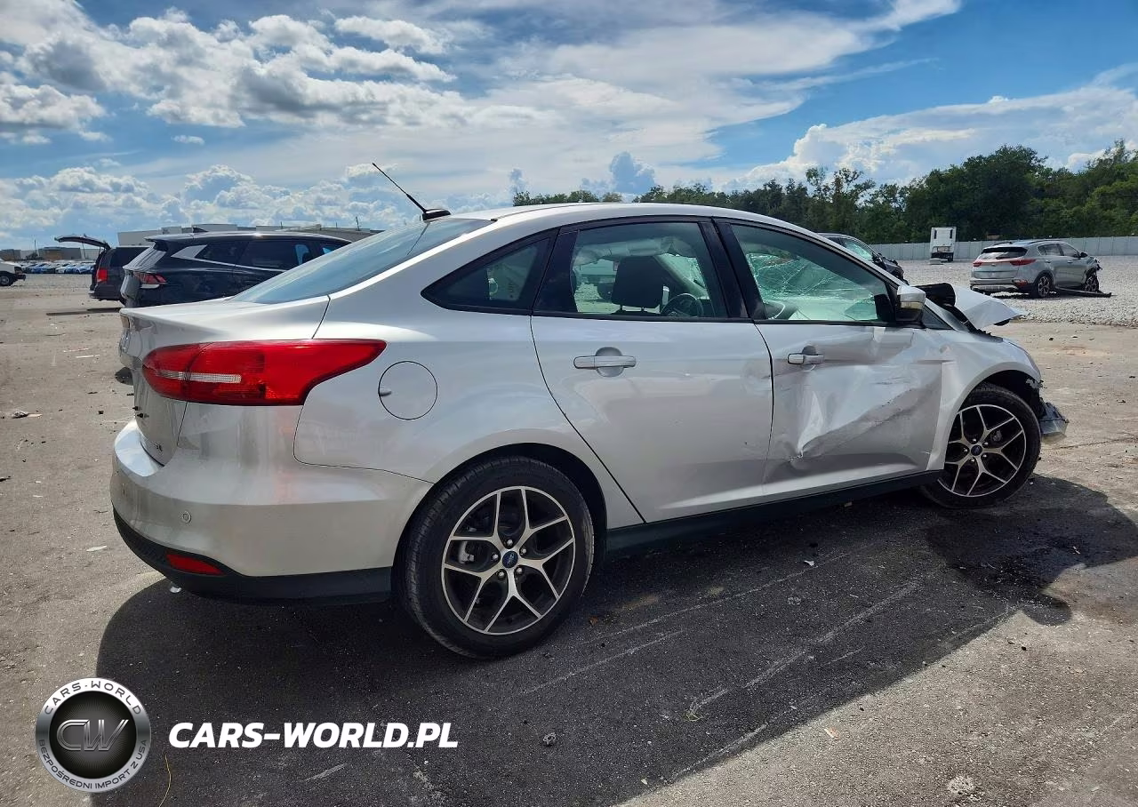 2017 Ford Focus Sel VIN:1FADP3H29HL346603 - 3