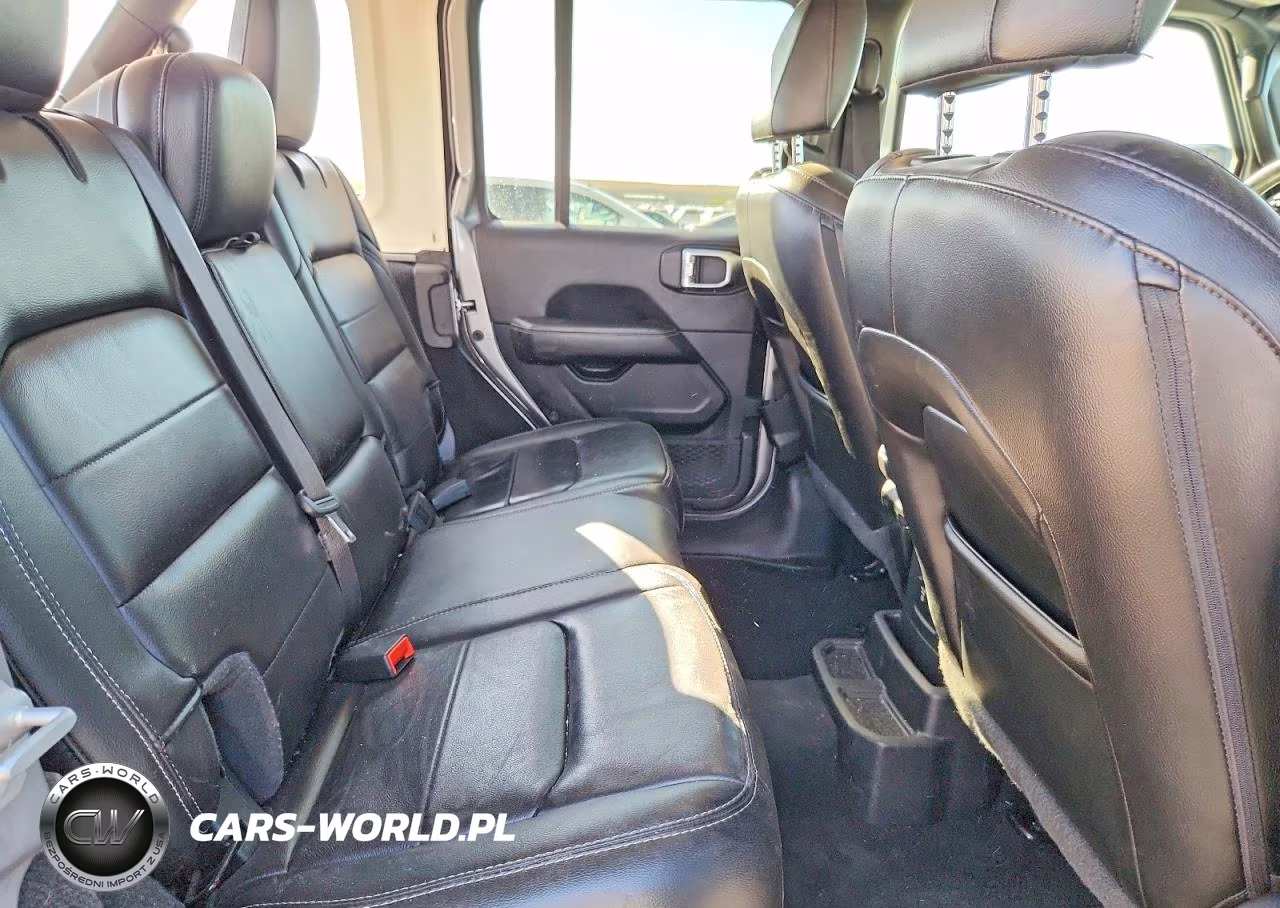 2020 Jeep Wrangler Unlimited Sahara VIN:1C4HJXEN9LW208294 - 10
