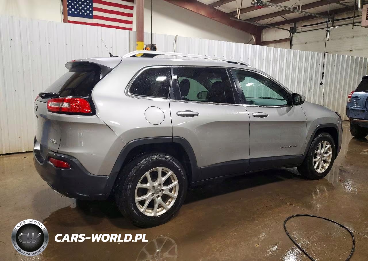 2015 Jeep Cherokee Latitude VIN:1C4PJMCS0FW545086 - 3
