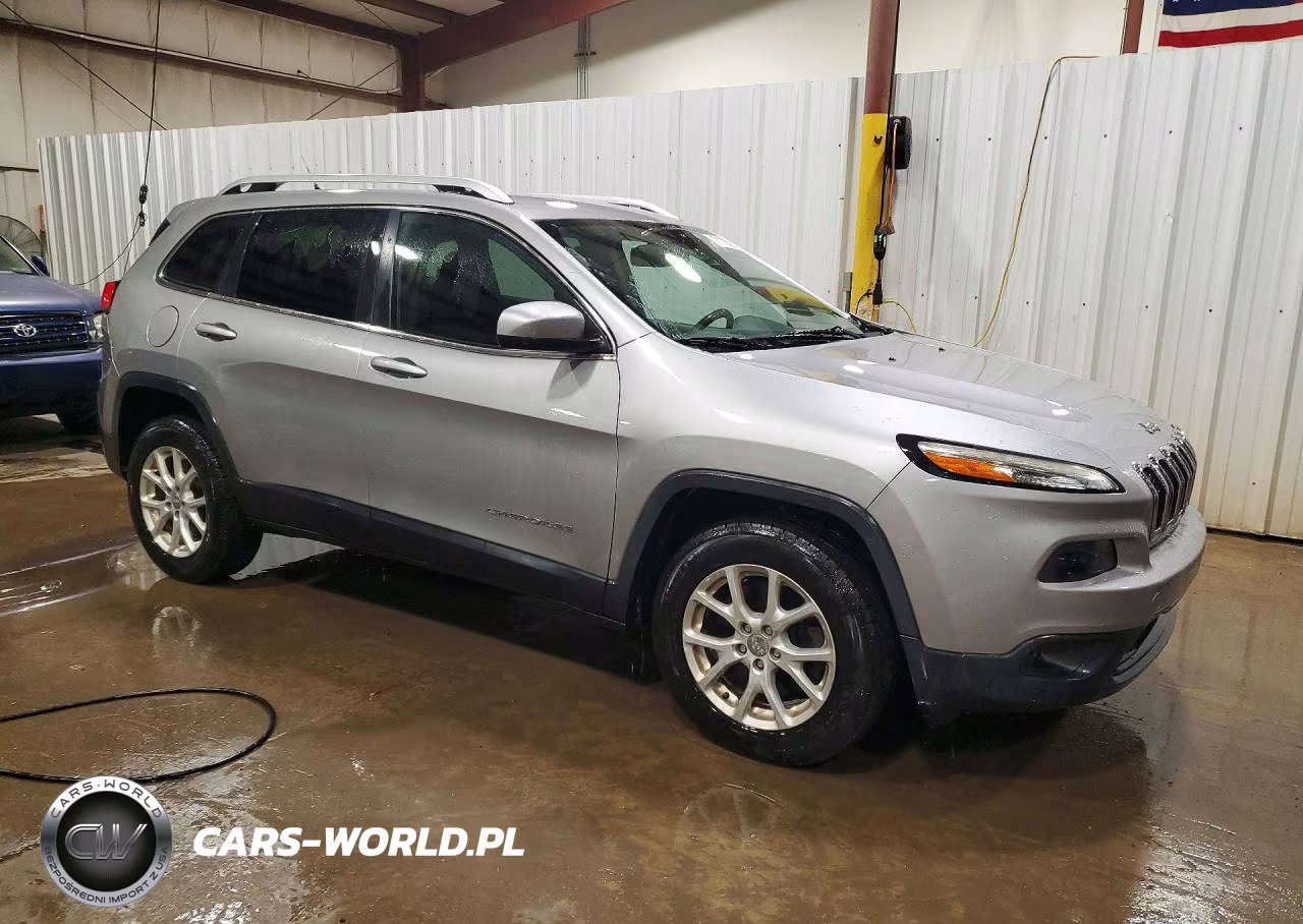 2015 Jeep Cherokee Latitude VIN:1C4PJMCS0FW545086 - 4