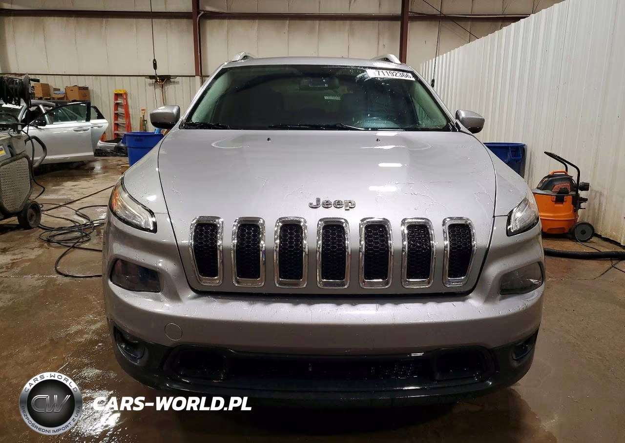 2015 Jeep Cherokee Latitude VIN:1C4PJMCS0FW545086 - 5