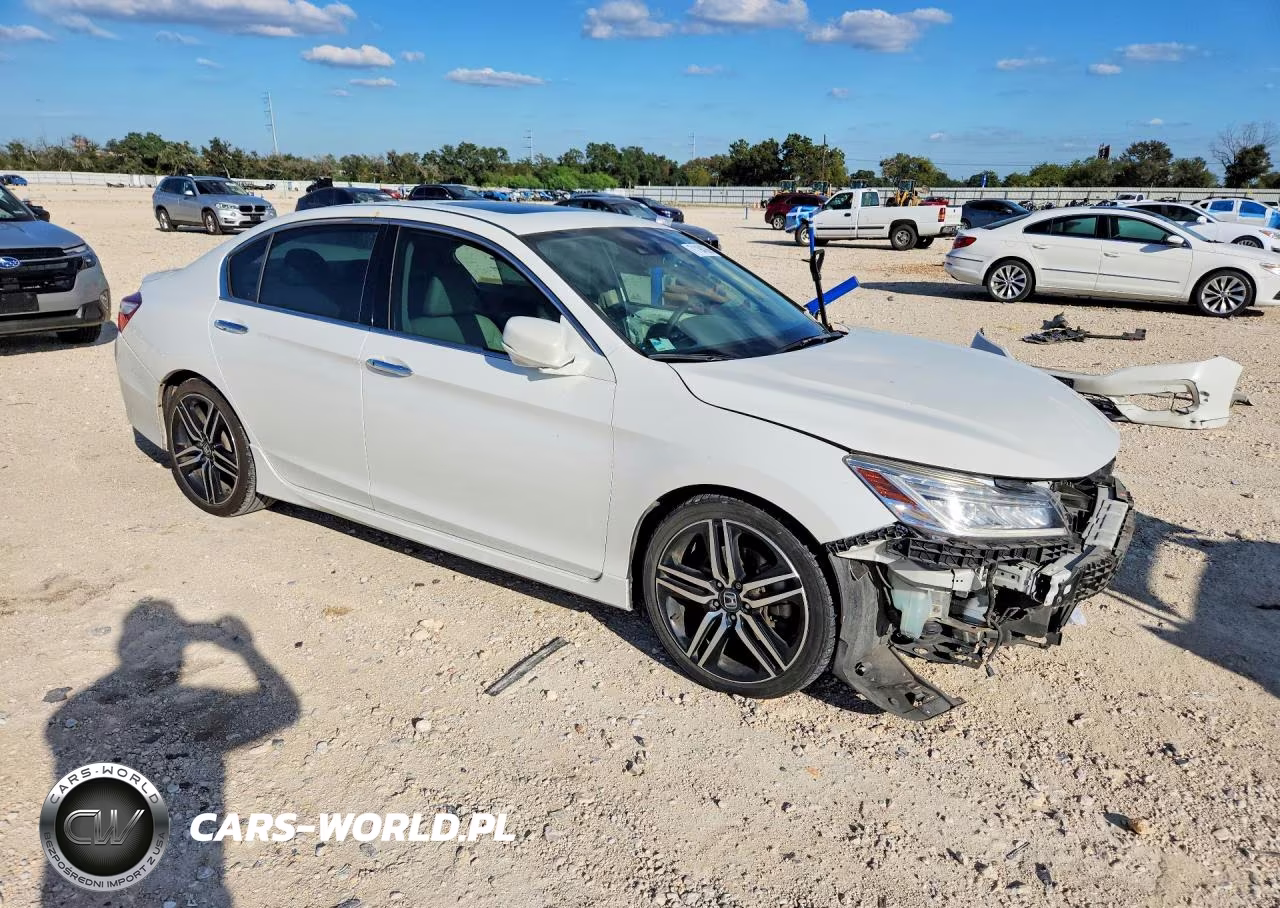2017 Honda Accord Touring VIN:1HGCR3F94HA035562 - 4