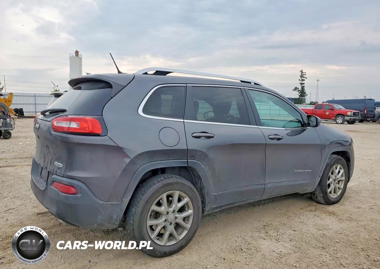 2015 Jeep Cherokee Latitude VIN:1C4PJMCSXFW708360 - 3