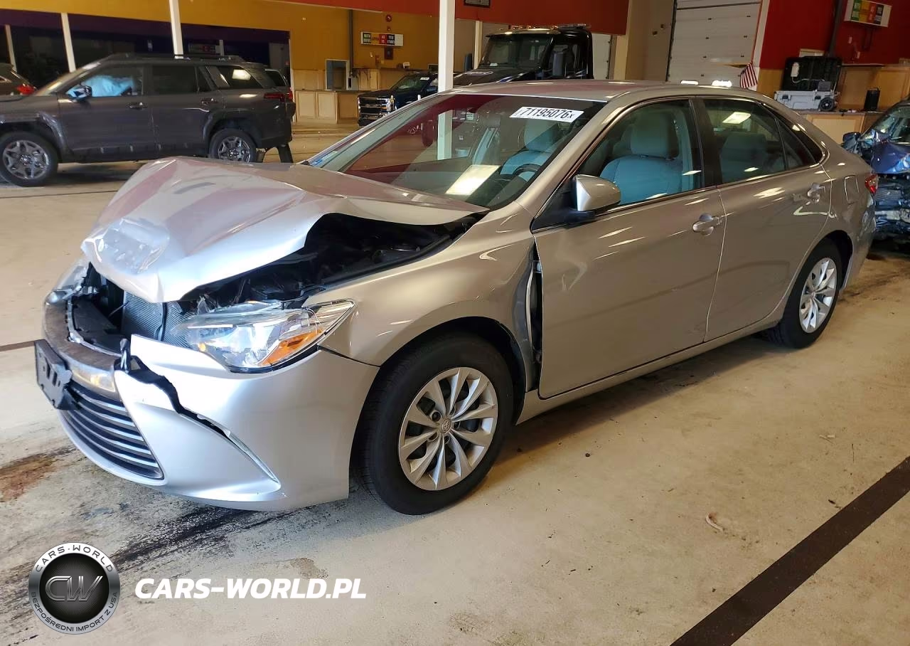 2015 Toyota Camry Le – zdjęcie 1 z 12
