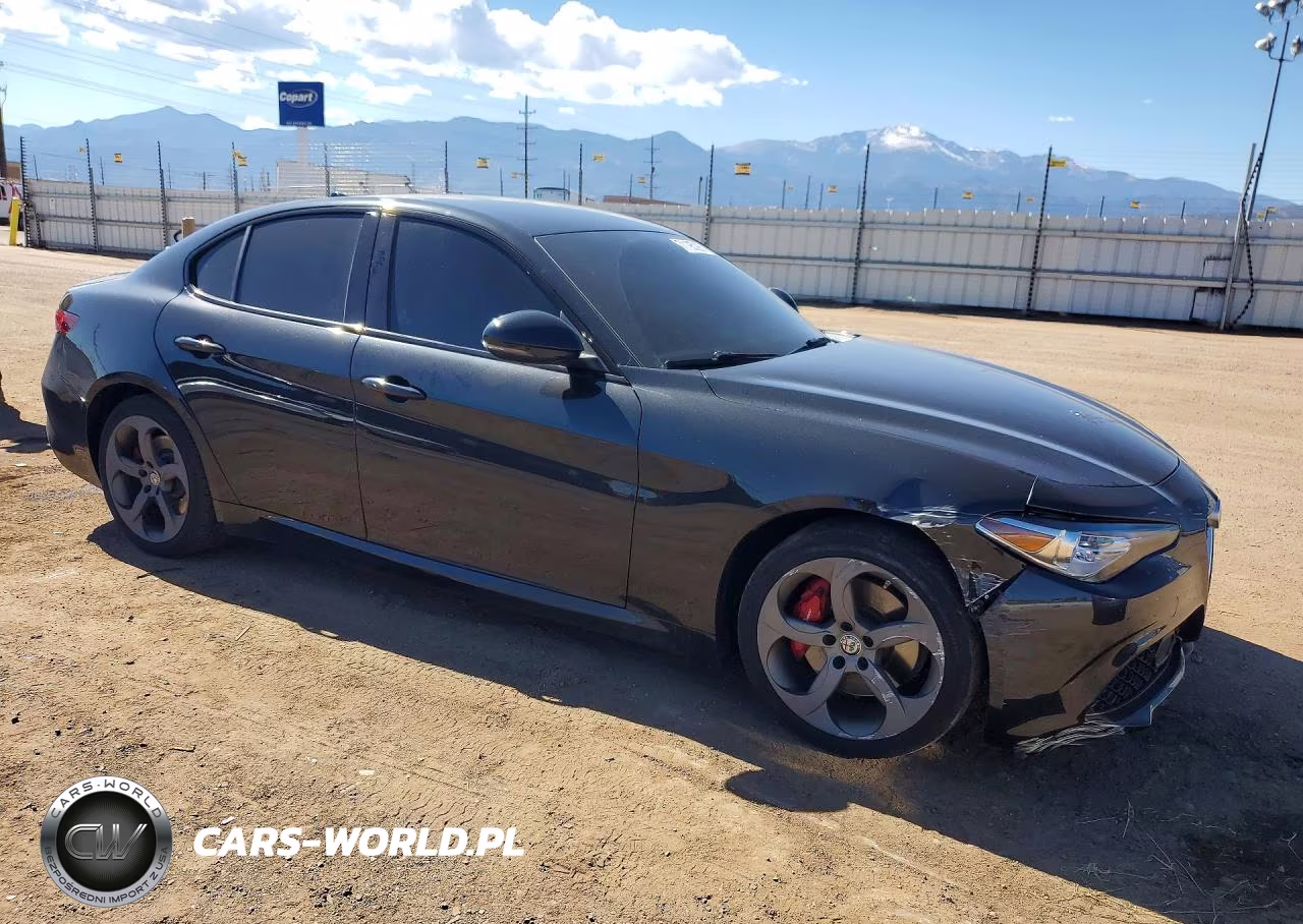2017 Alfa Romeo Giulia Q4 VIN:ZARFAEDN6H7532758 - 4