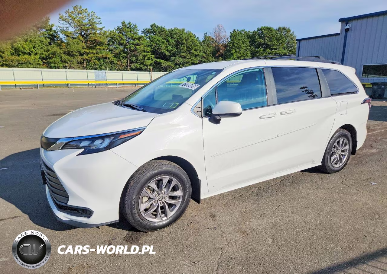 2024 Toyota Sienna Le